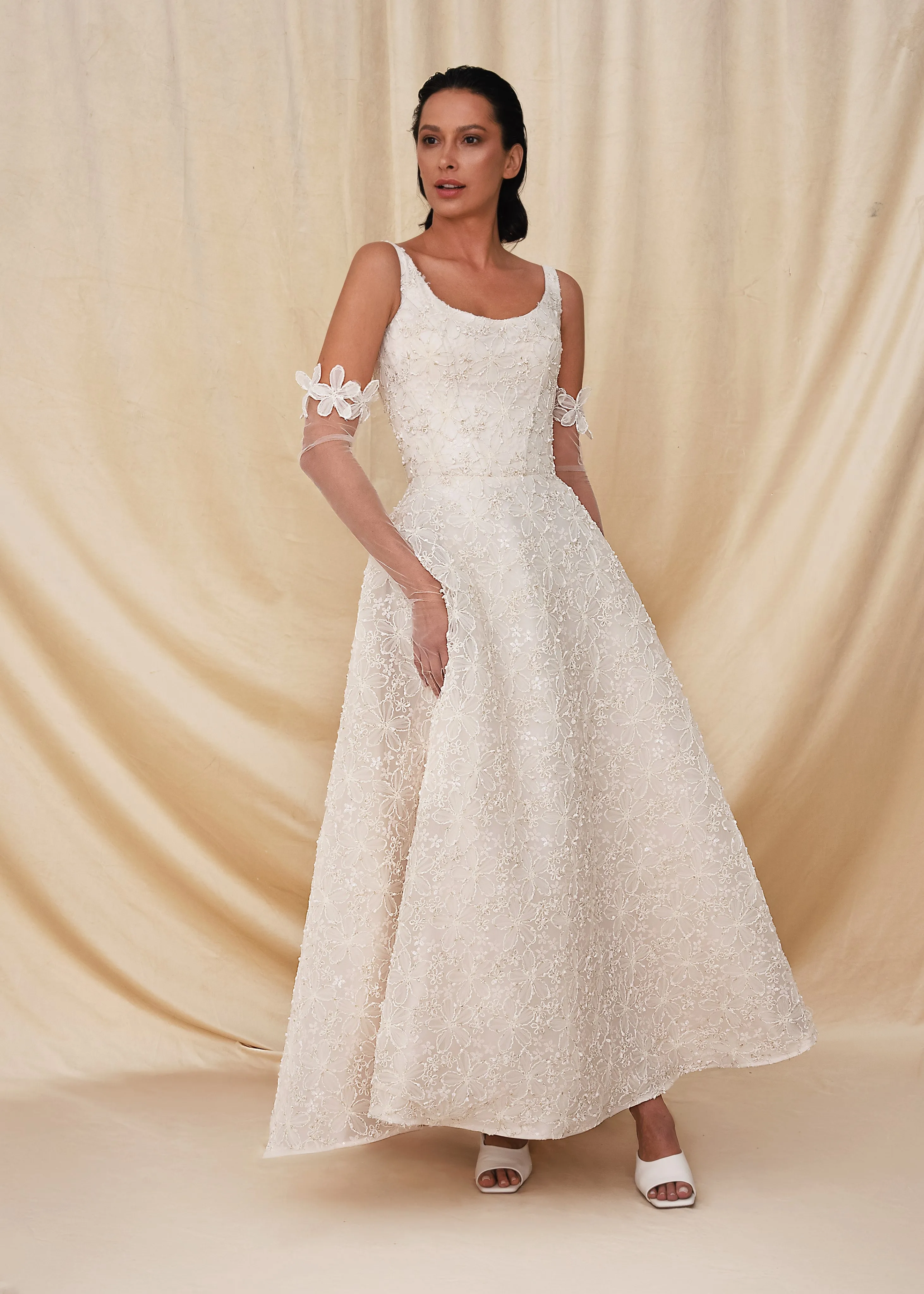 فستان دانتيل الأزهار