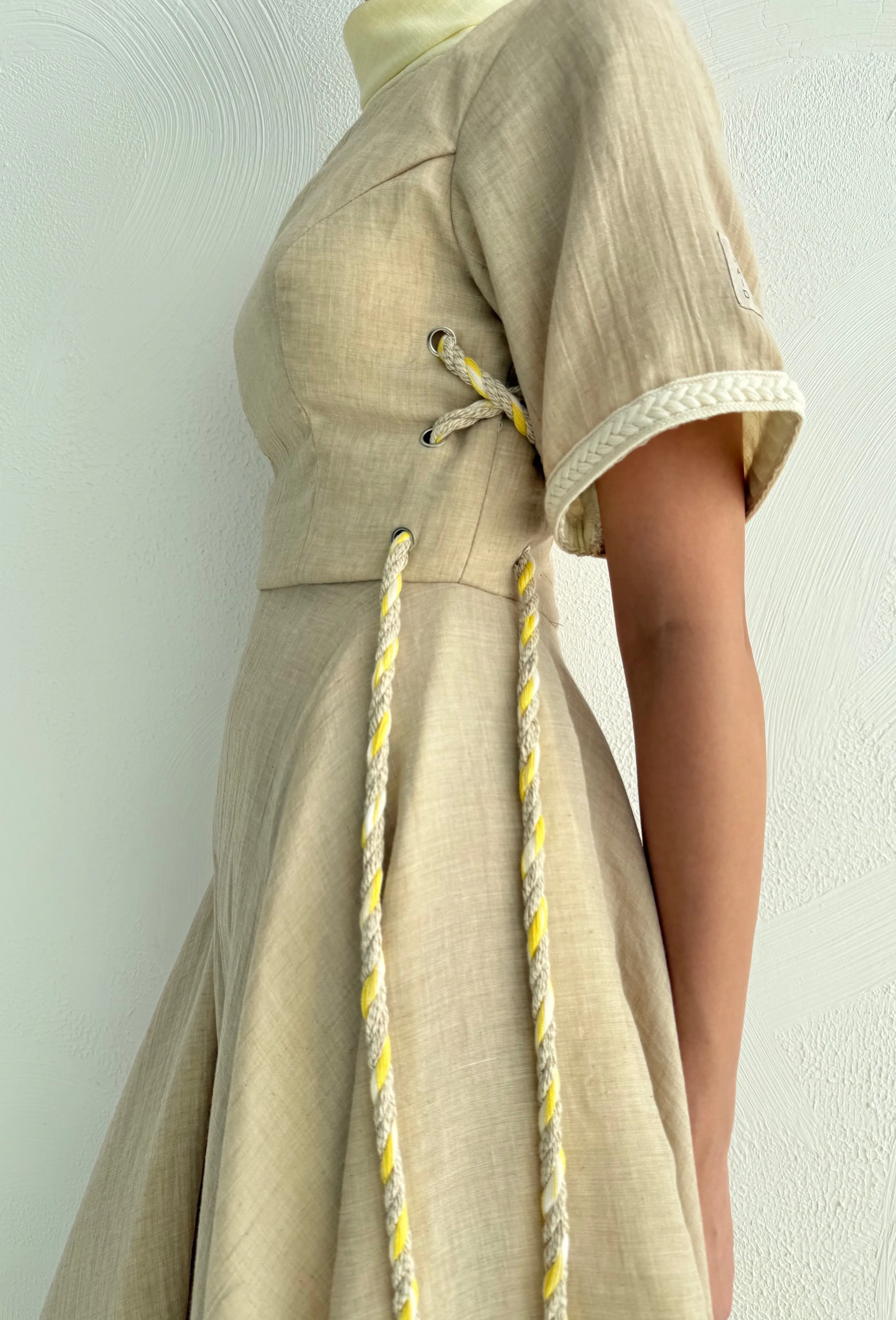 فستان خيوط القيطان