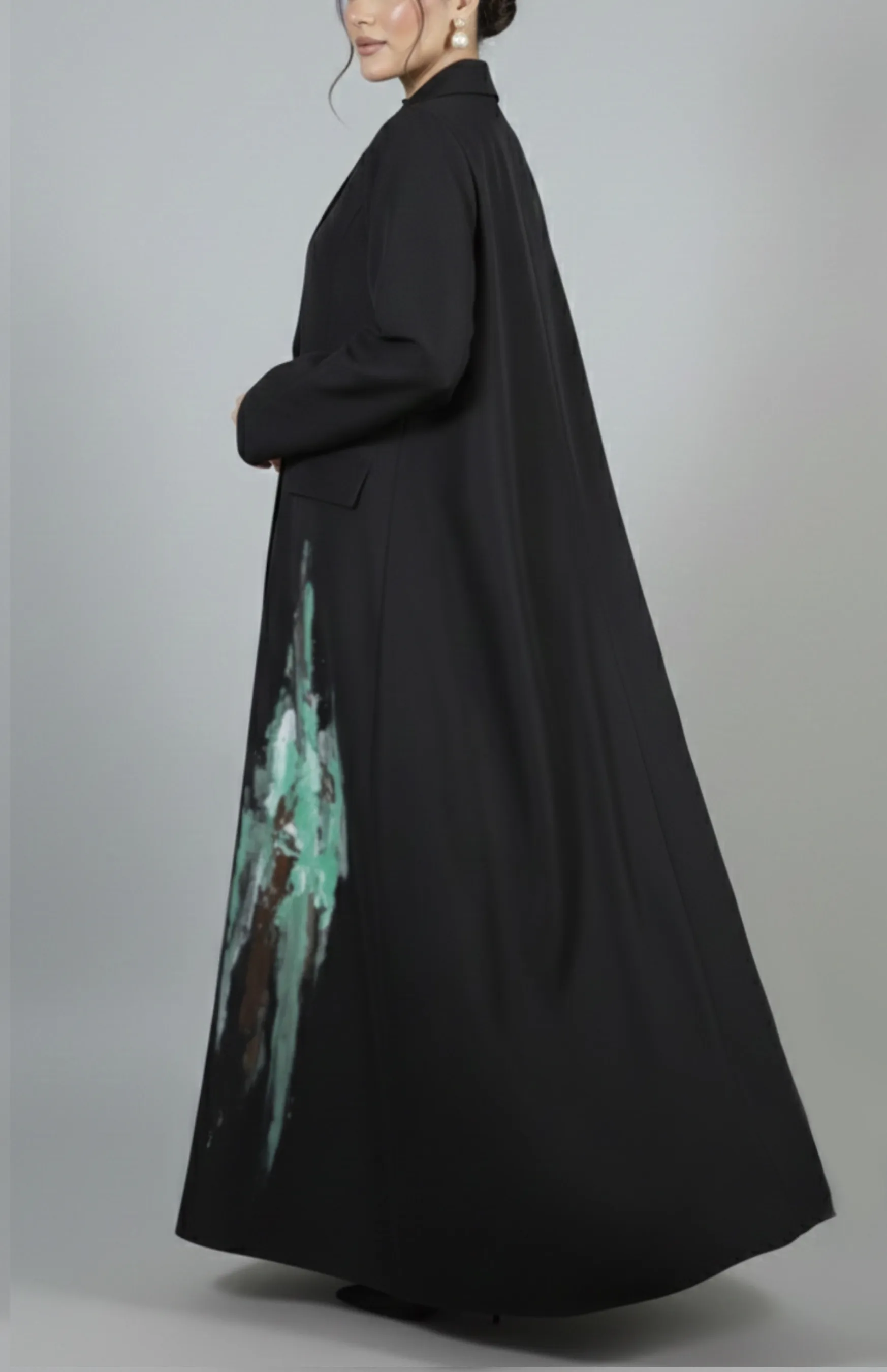 عباية بليزر كريب - بلمسة فنية