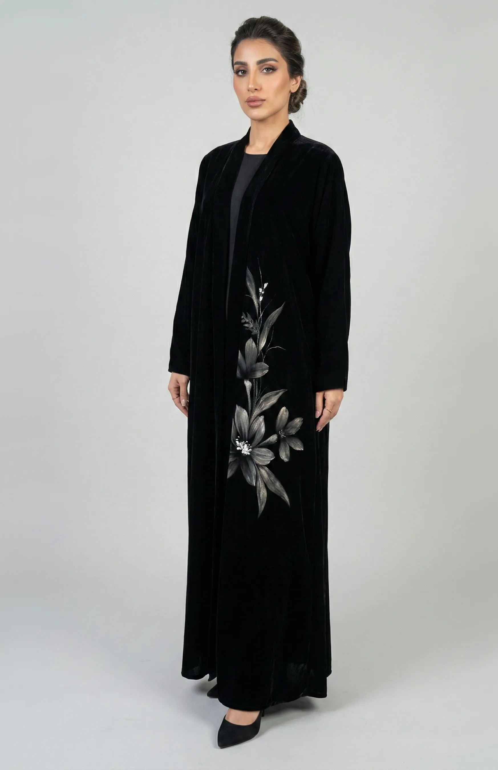 عباية مخمل - لمسة الزهور