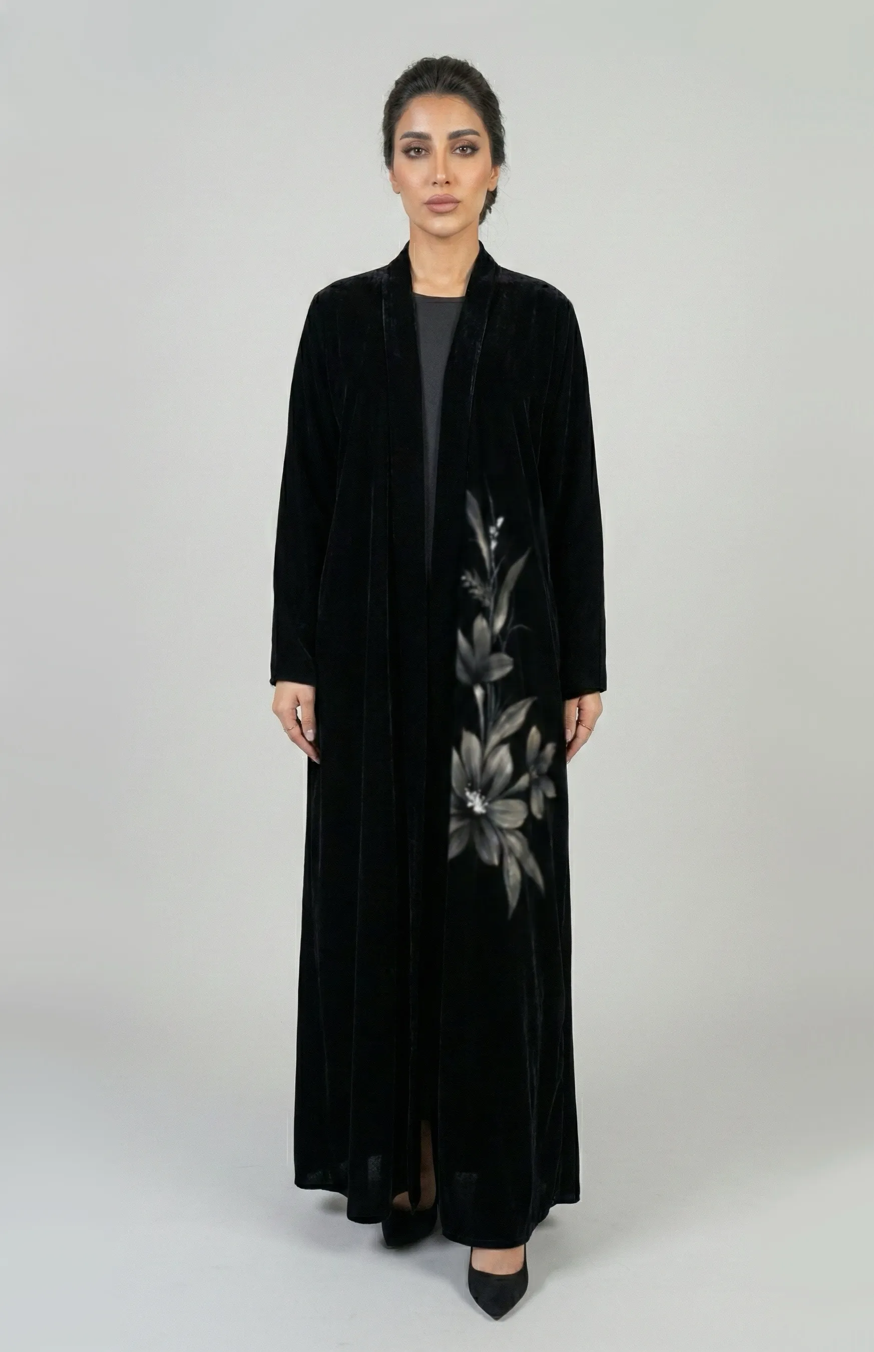 عباية مخمل - لمسة الزهور