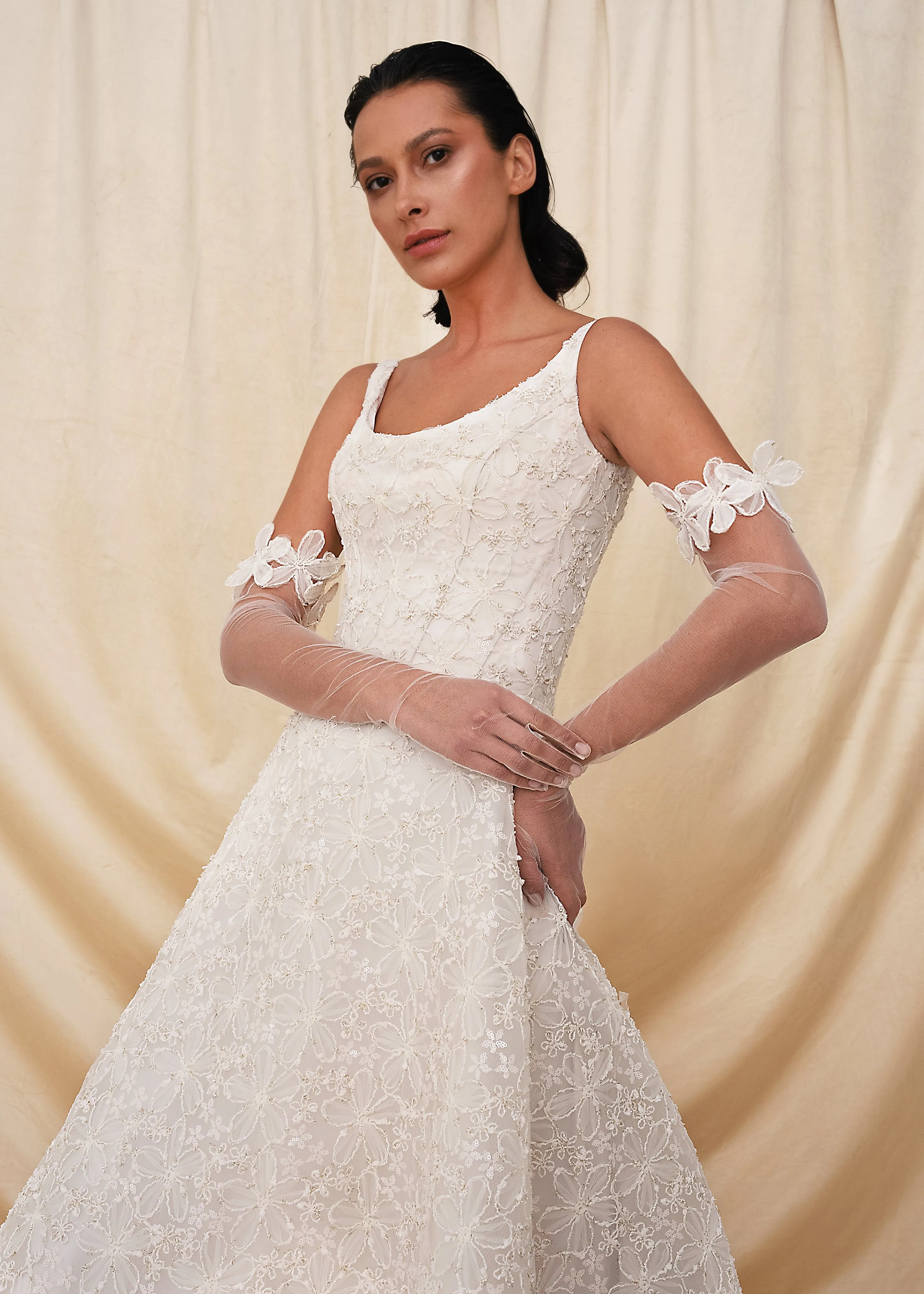 فستان دانتيل الأزهار