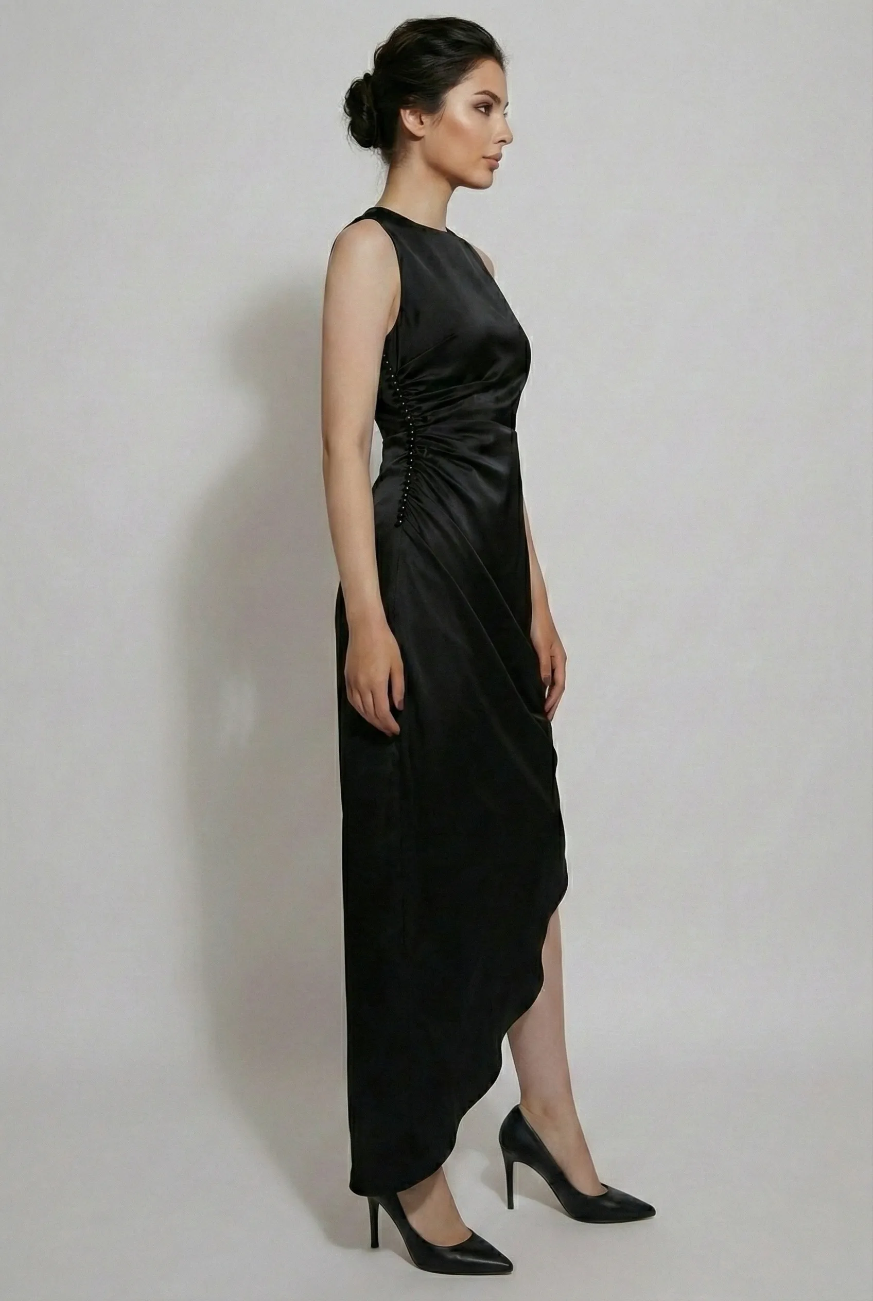 فستان الكريب الأسود الناعم